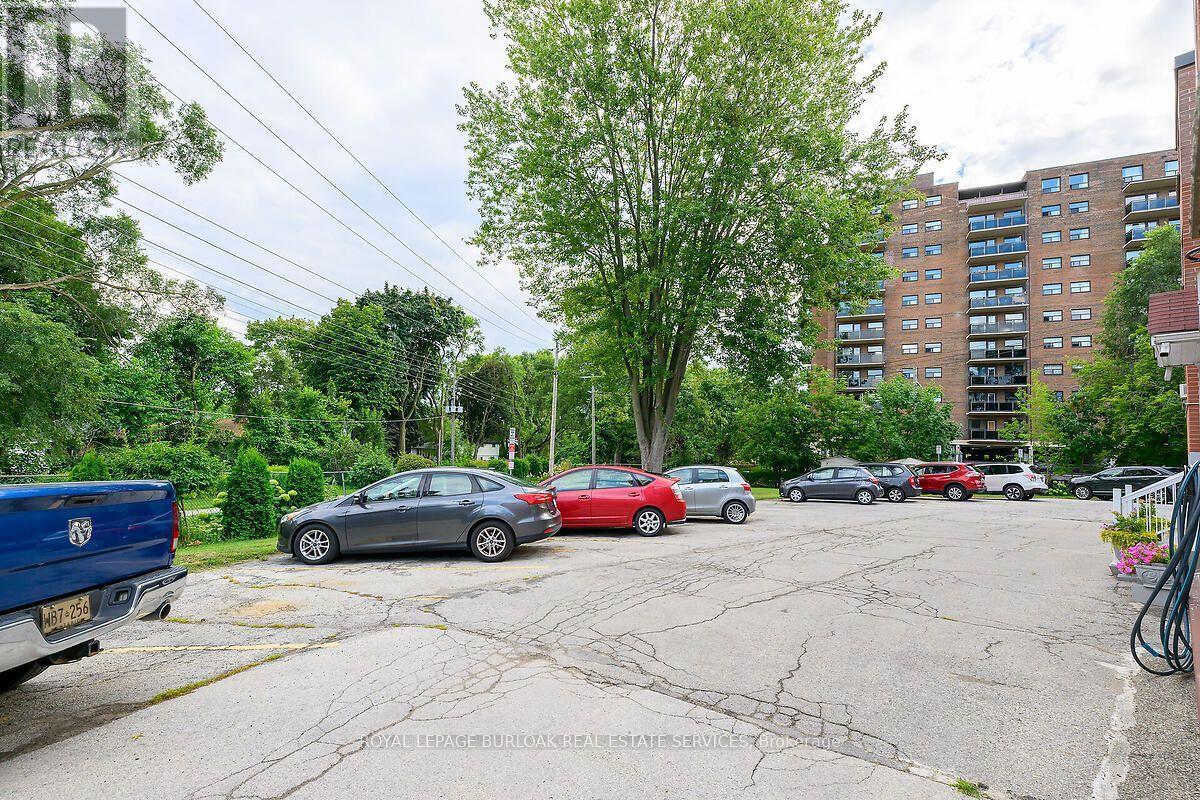 9 - 2422 New Street, Burlington, ON