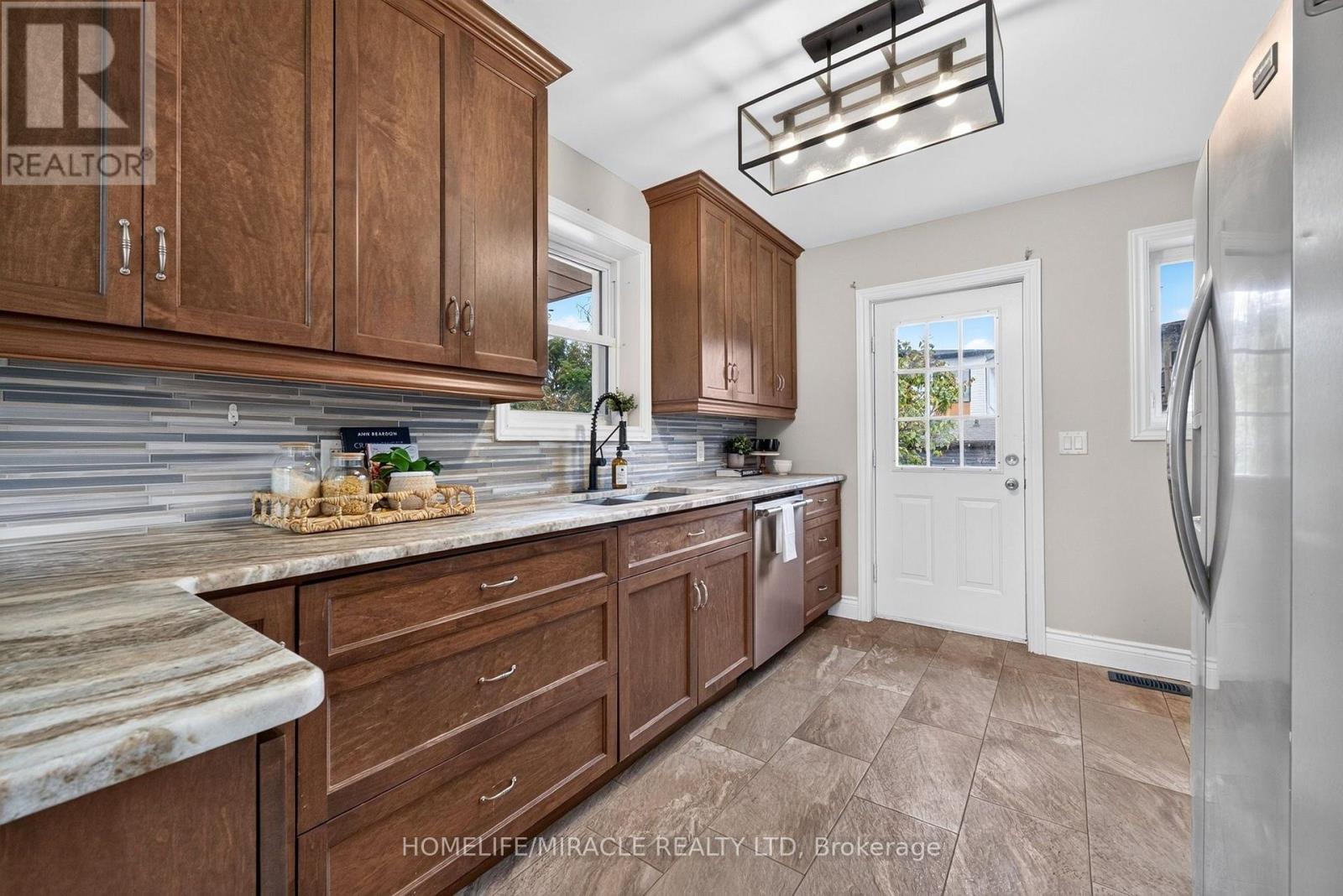 176 Avalon Place, Kitchener, ON