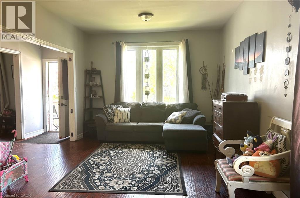 8 Nelson Street, Webbwood, ON