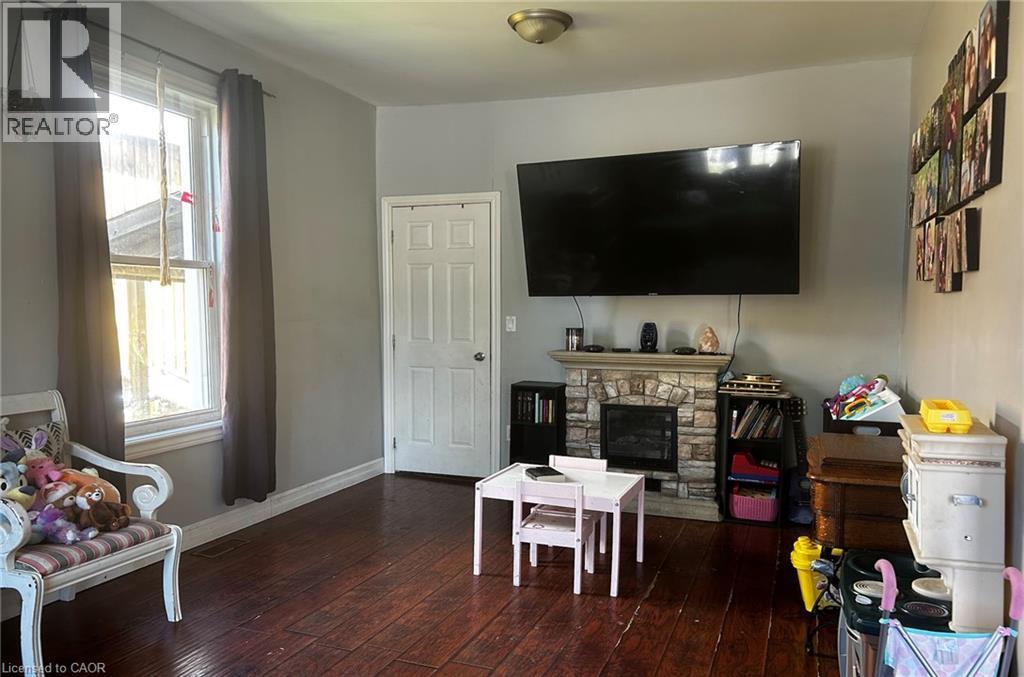 8 Nelson Street, Webbwood, ON