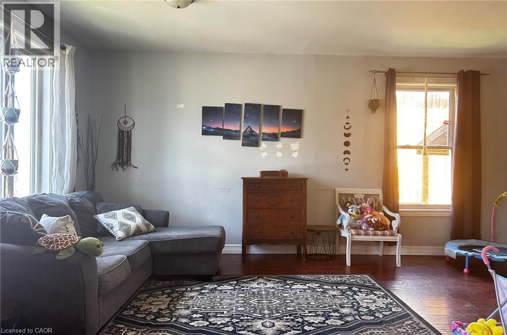8 Nelson Street, Webbwood, ON