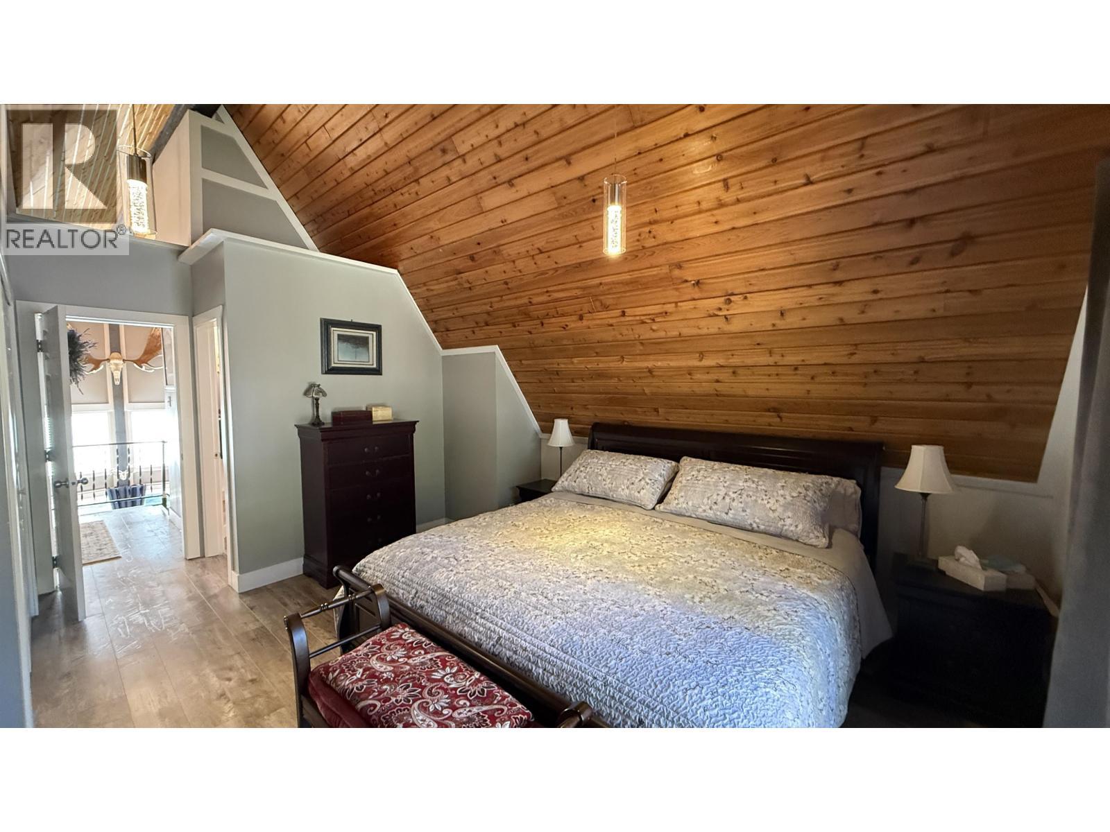 4867 Gloinnzun Drive, 108 Mile Ranch, BC