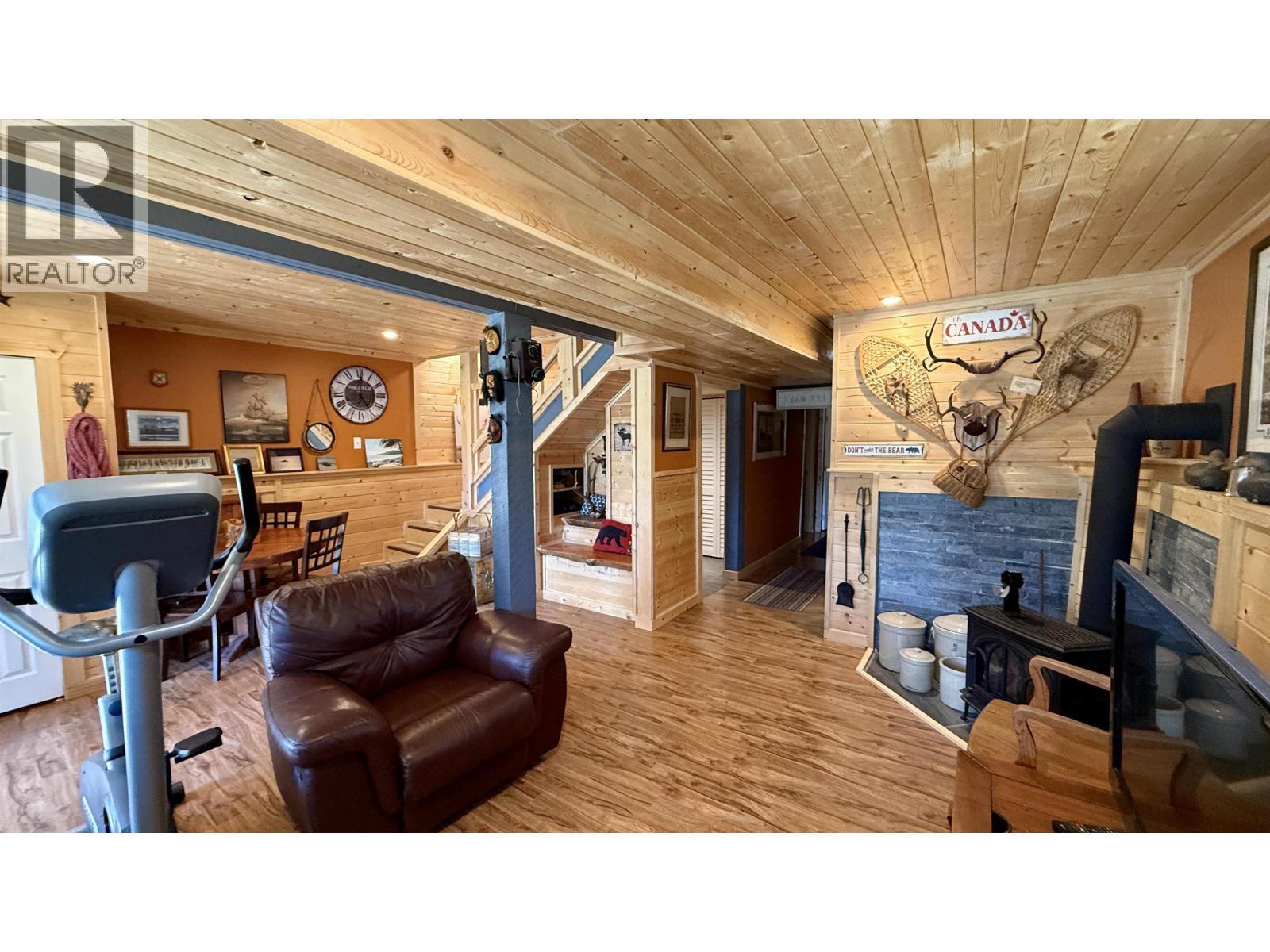 4867 Gloinnzun Drive, 108 Mile Ranch, BC