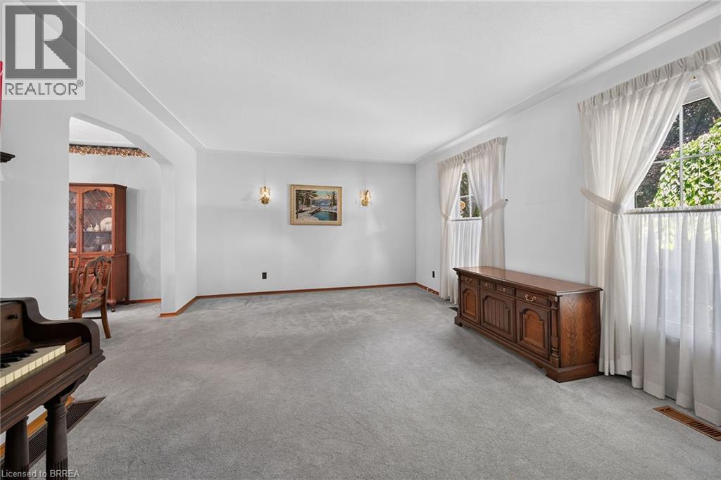5 Rathbun Place, Brantford, ON