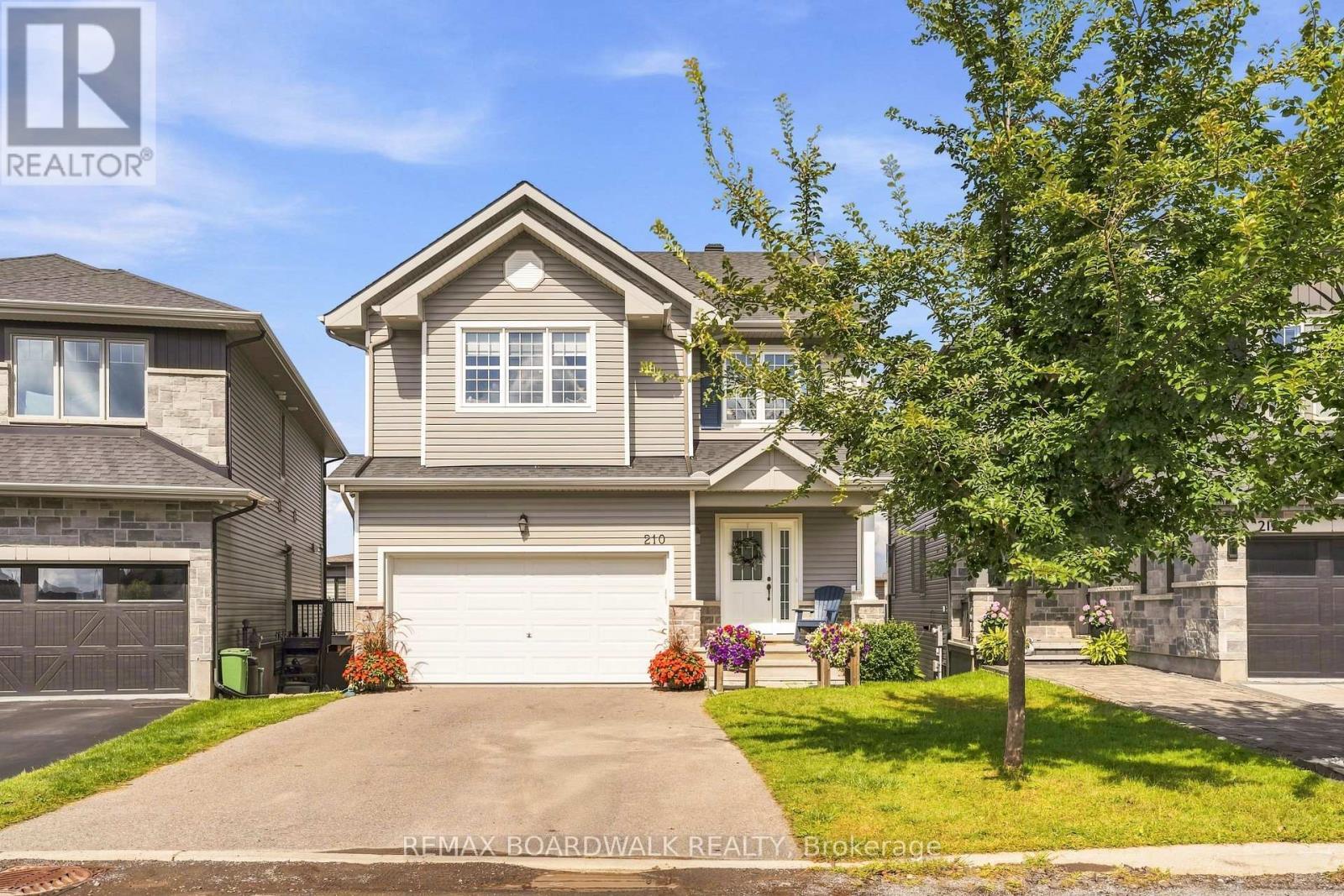 Welcome to 210 Pingwi Place - 210 Pingwi Place, Ottawa, ON