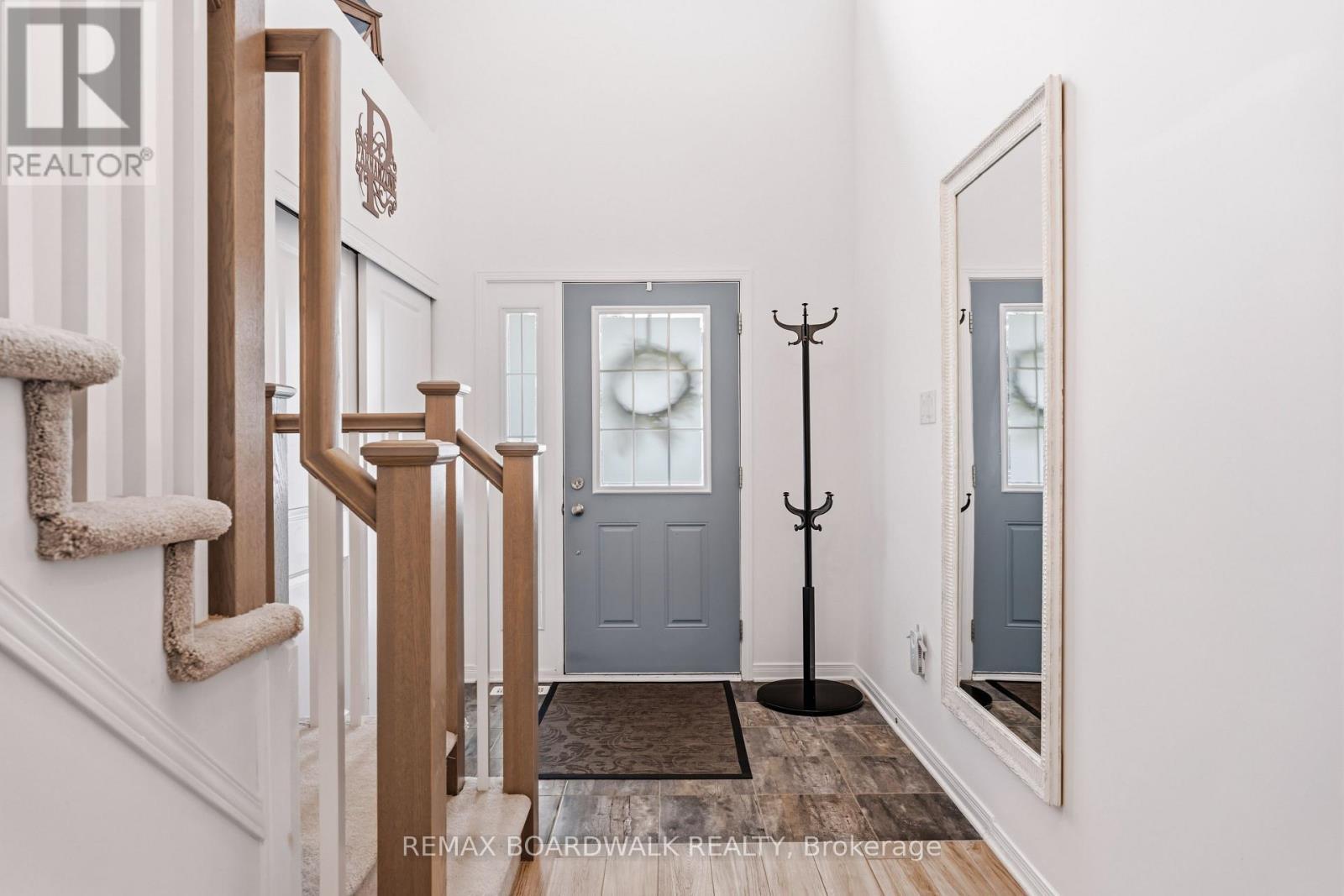 Front Entrance - 210 Pingwi Place, Ottawa, ON