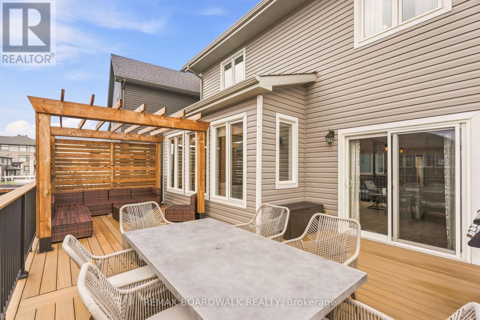 Custom pergola creates a private retreat - 210 Pingwi Place, Ottawa, ON