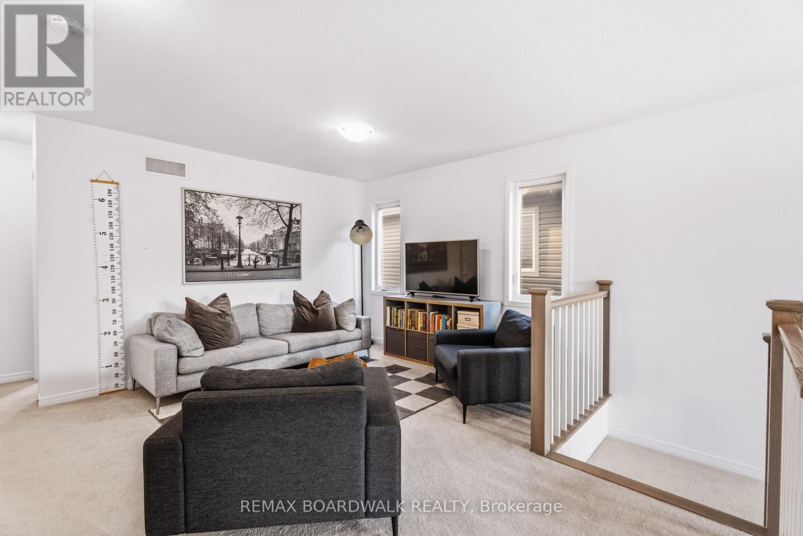 Approx. 223 sq. ft. loft offers flexible living - 210 Pingwi Place, Ottawa, ON