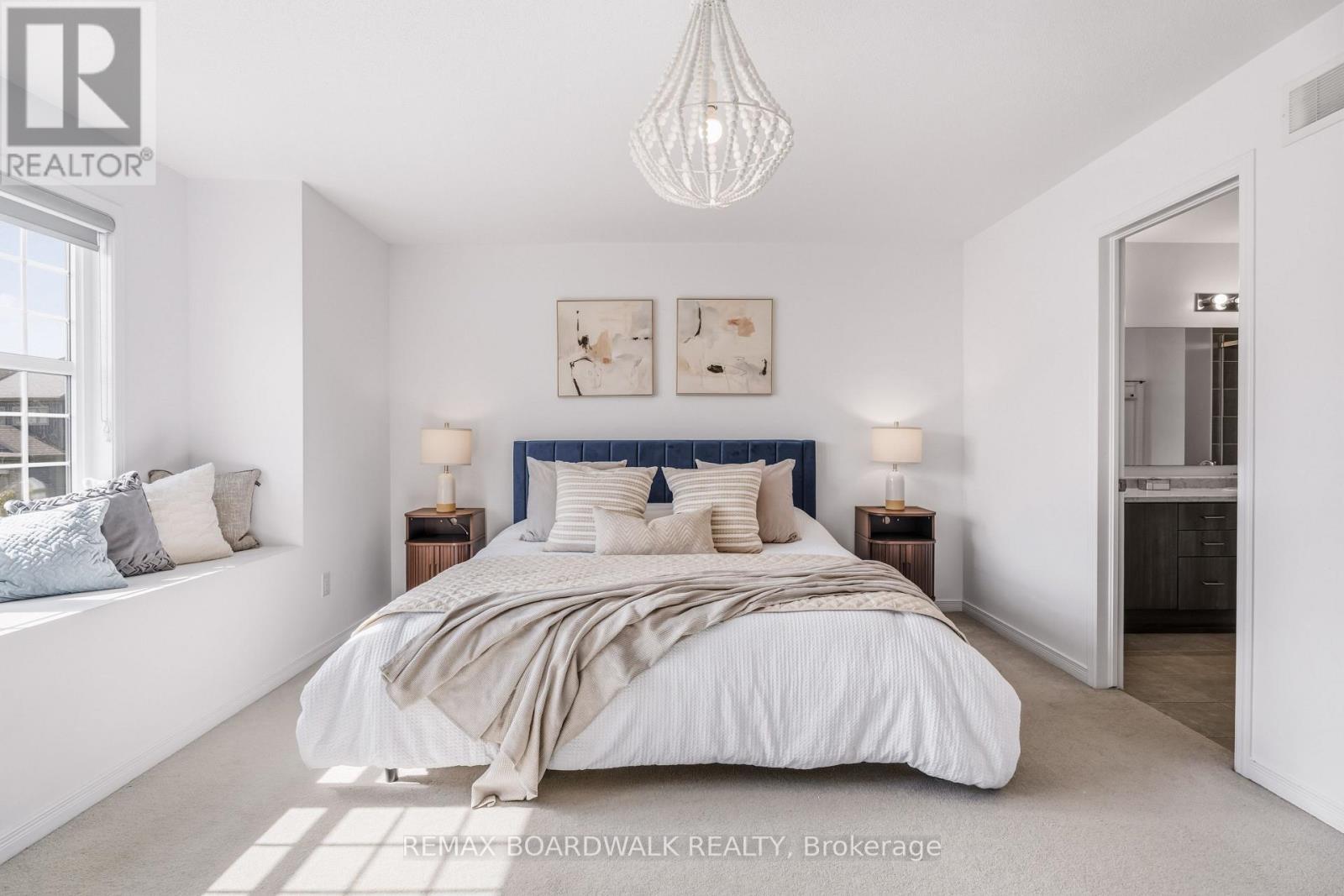 Primary suite with private ensuite access - 210 Pingwi Place, Ottawa, ON