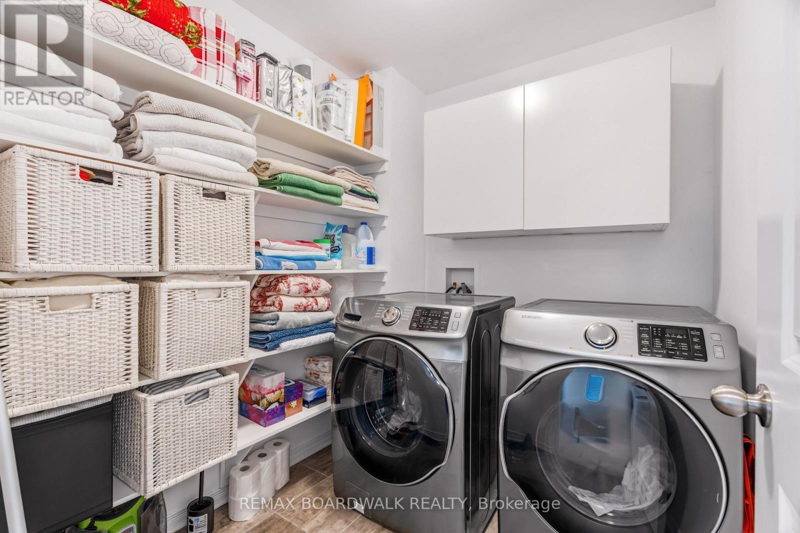 Convenient second-floor laundry room - 210 Pingwi Place, Ottawa, ON