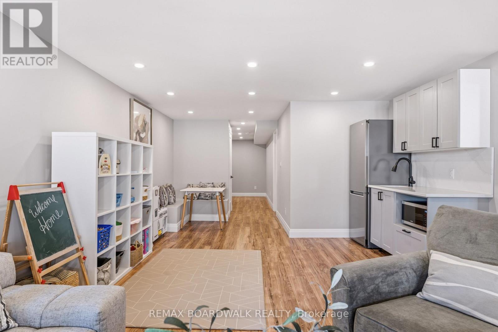 Finished lower level with kitchenette - 210 Pingwi Place, Ottawa, ON