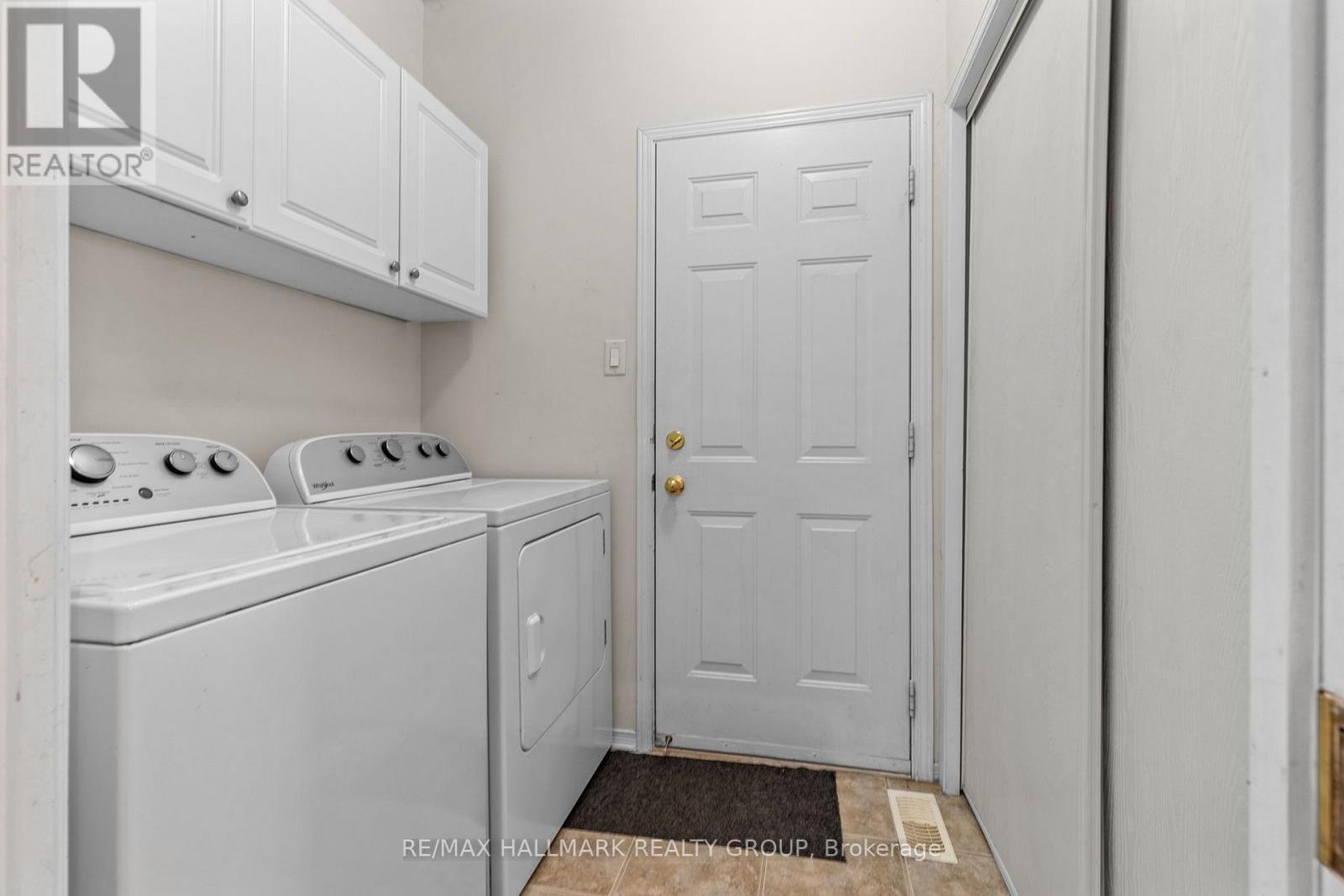 Main-floor laundry room - 5 Rayburn Street, Ottawa, ON