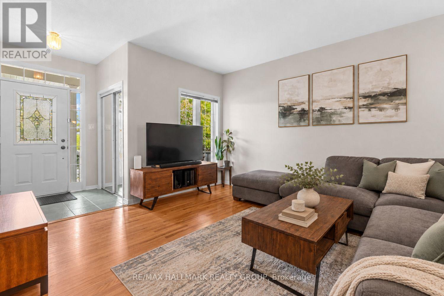 Main living room with hardwood floors - 5 Rayburn Street, Ottawa, ON