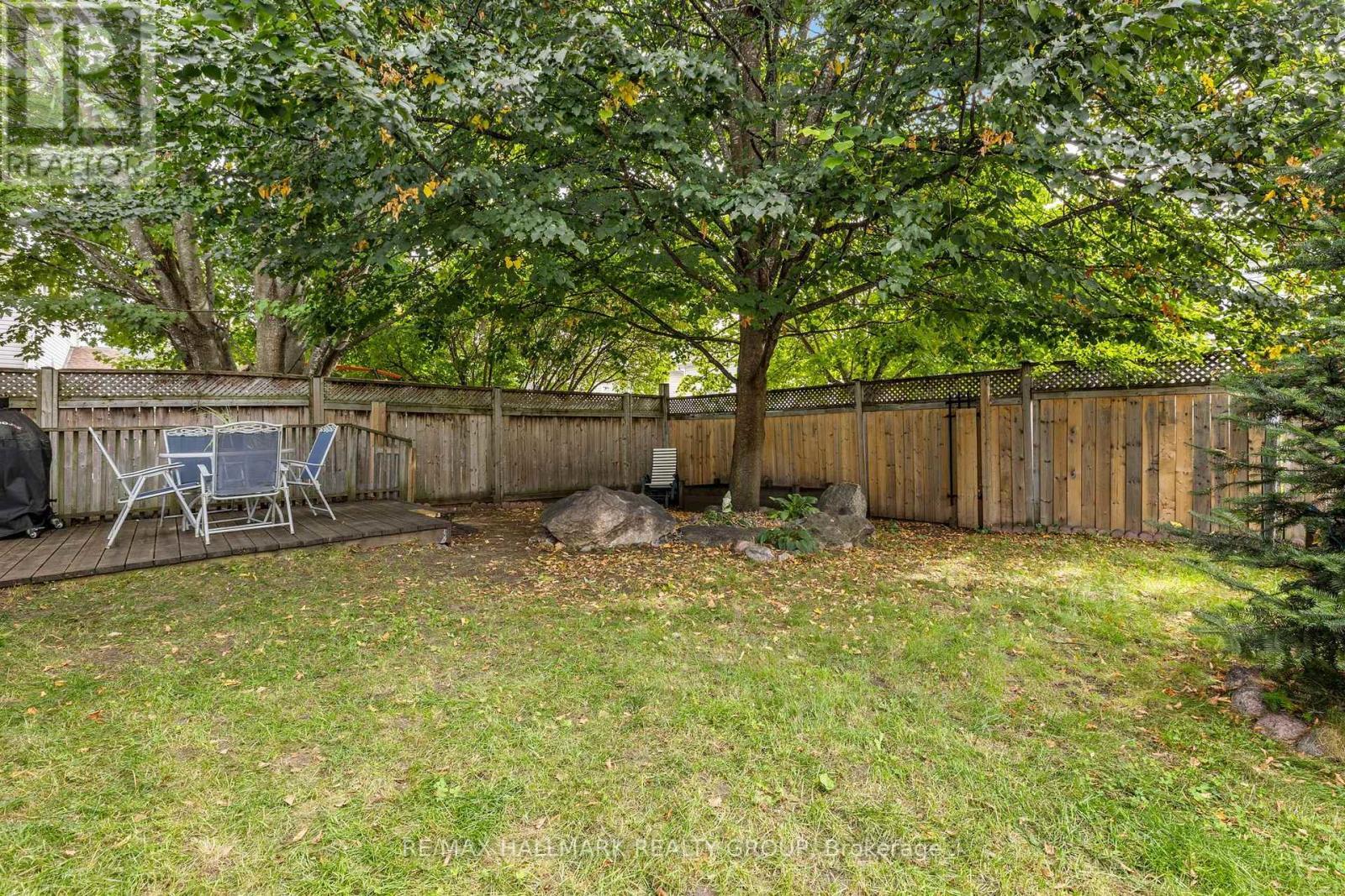 Large backyard with mature trees - 5 Rayburn Street, Ottawa, ON