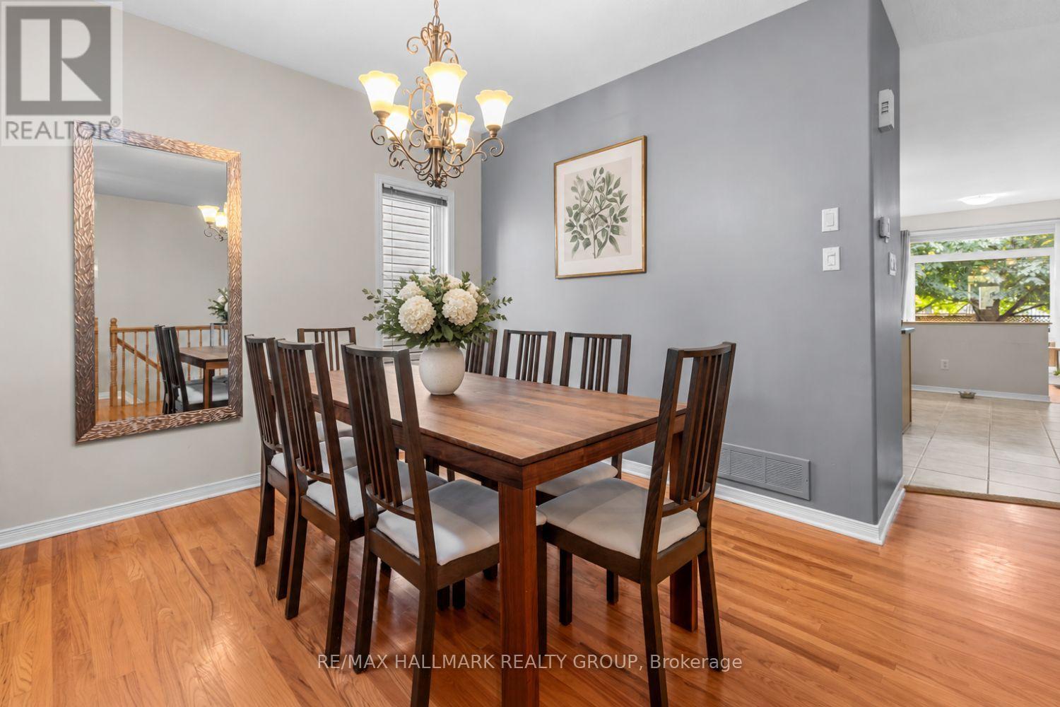 Dining room beside kitchen - 5 Rayburn Street, Ottawa, ON