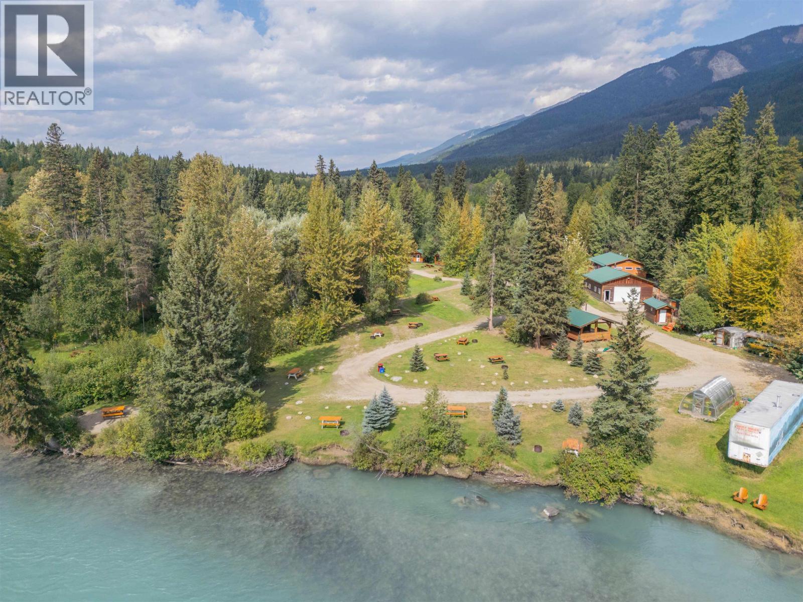 11957 L'Heureux (Tete Jaune Lodge), Valemount, BC
