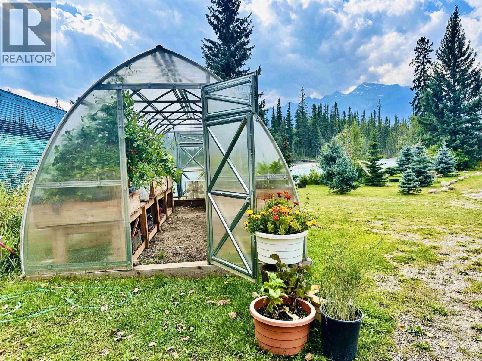 11957 L'Heureux (Tete Jaune Lodge), Valemount, BC