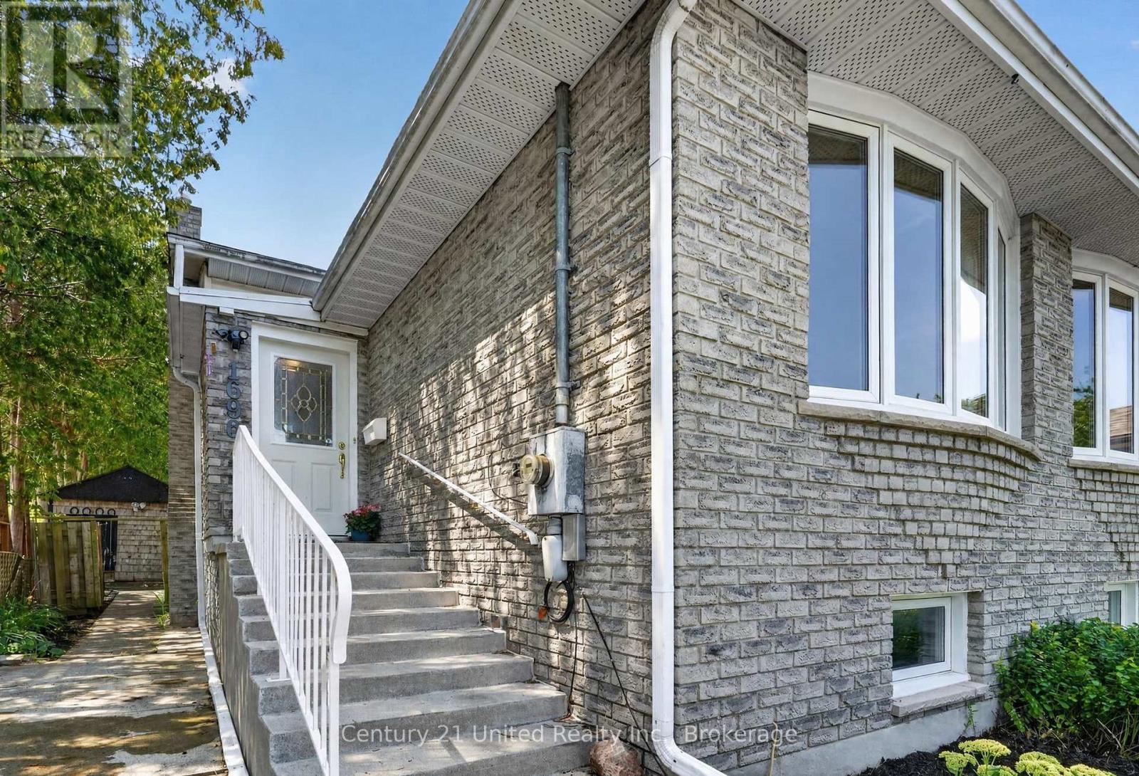 1696 Applewood Crescent, Peterborough (Monaghan Ward 2), ON