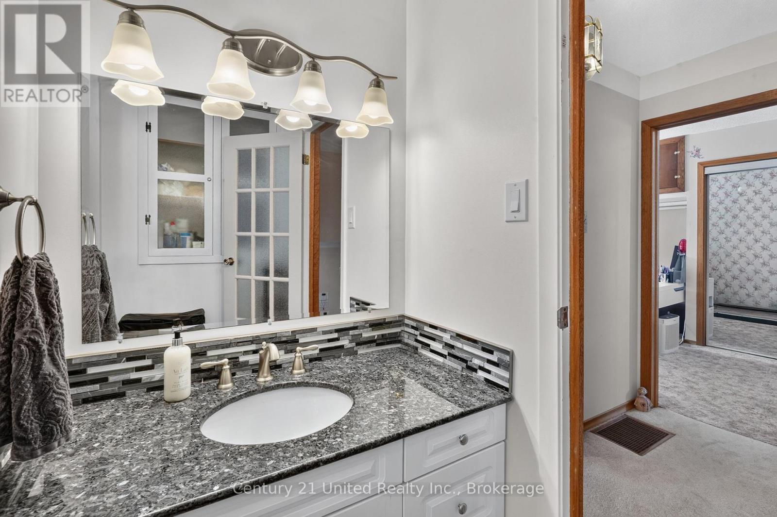 1696 Applewood Crescent, Peterborough (Monaghan Ward 2), ON