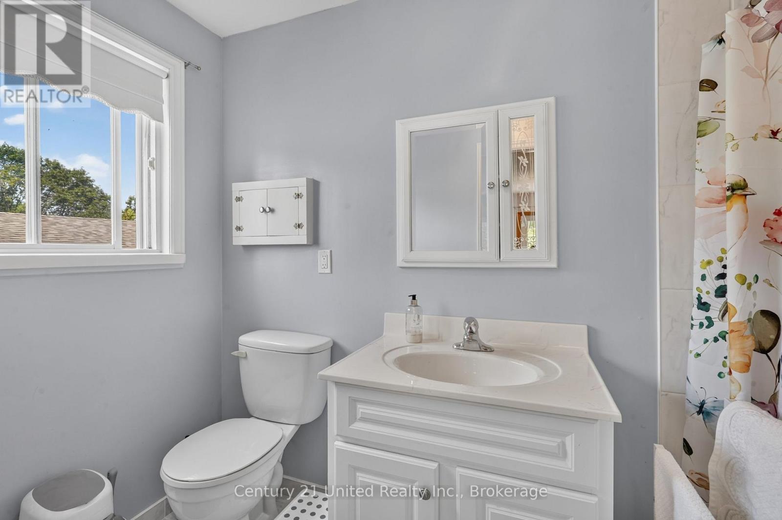 1696 Applewood Crescent, Peterborough (Monaghan Ward 2), ON