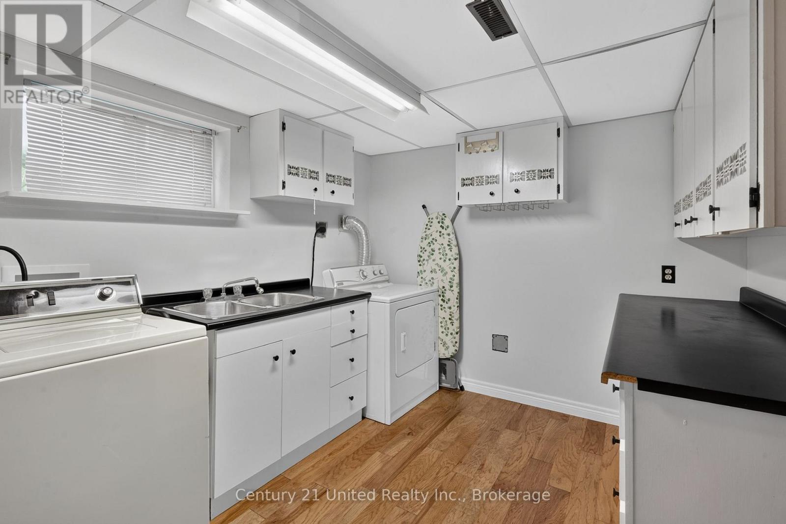 1696 Applewood Crescent, Peterborough (Monaghan Ward 2), ON