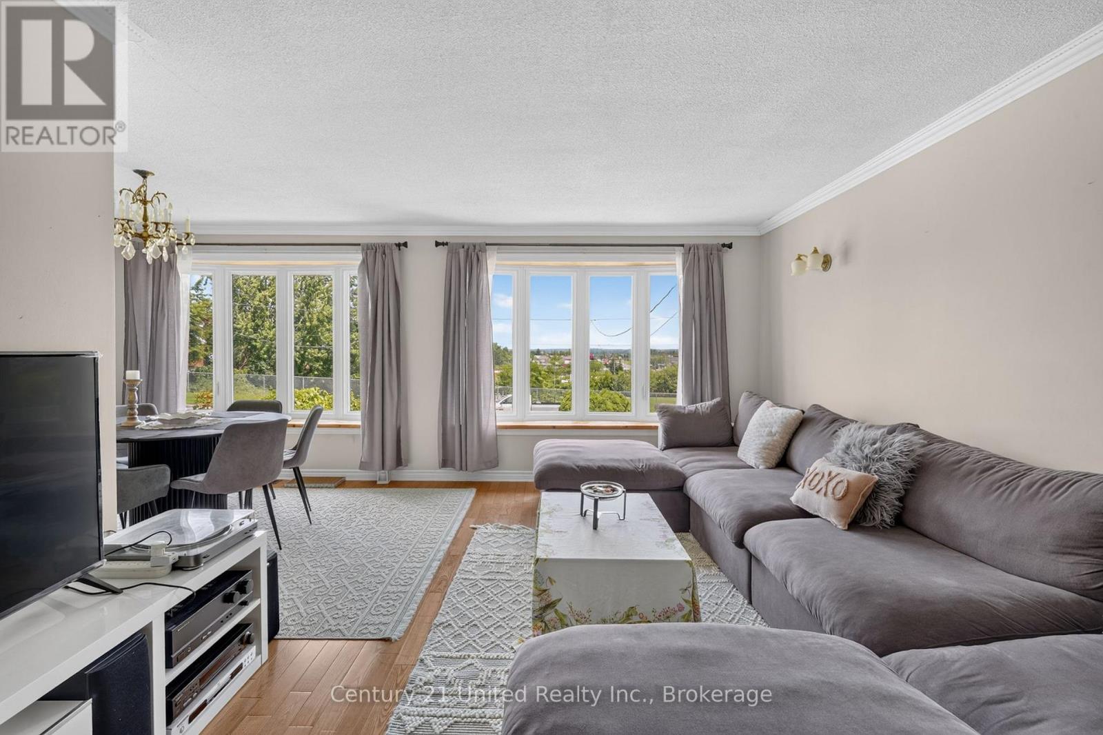 1696 Applewood Crescent, Peterborough (Monaghan Ward 2), ON