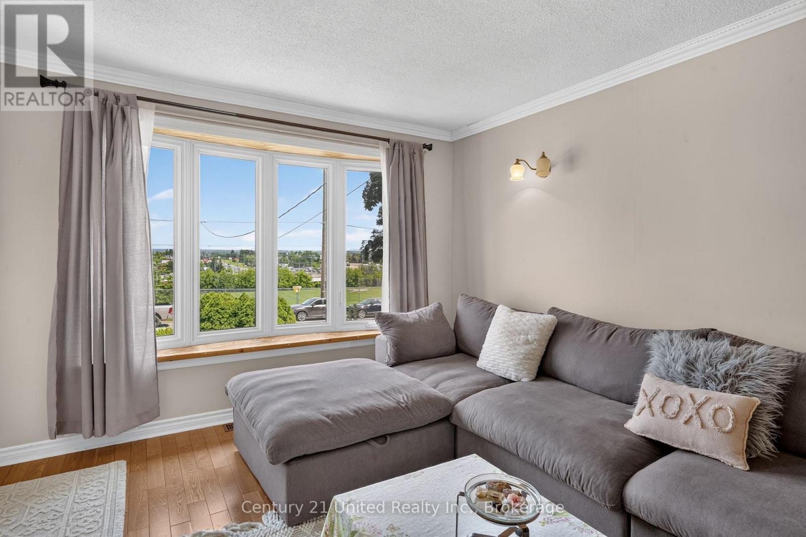 1696 Applewood Crescent, Peterborough (Monaghan Ward 2), ON