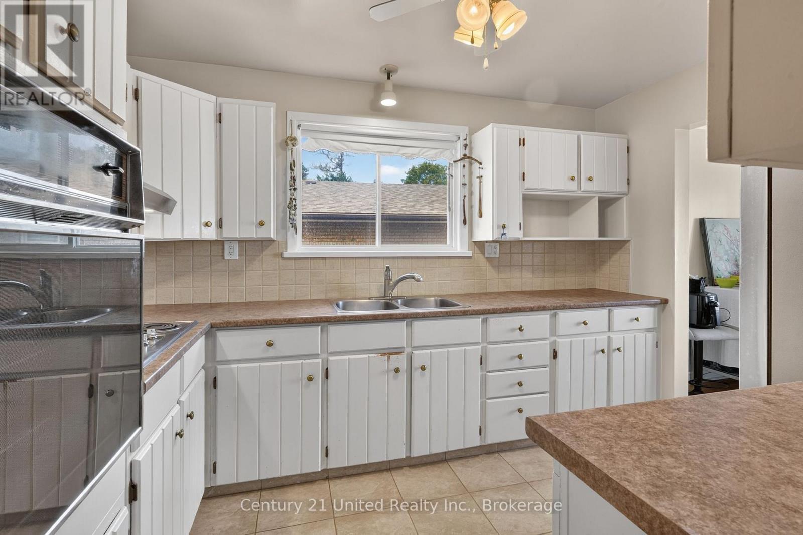 1696 Applewood Crescent, Peterborough (Monaghan Ward 2), ON