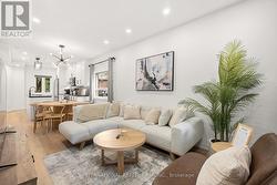 171 DUPLEX AVENUE Toronto, ON M5P 2A8