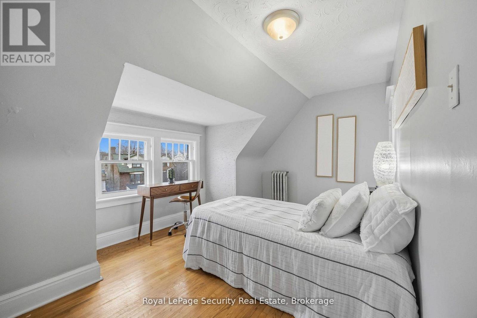 667 Ossington Avenue, Toronto, ON