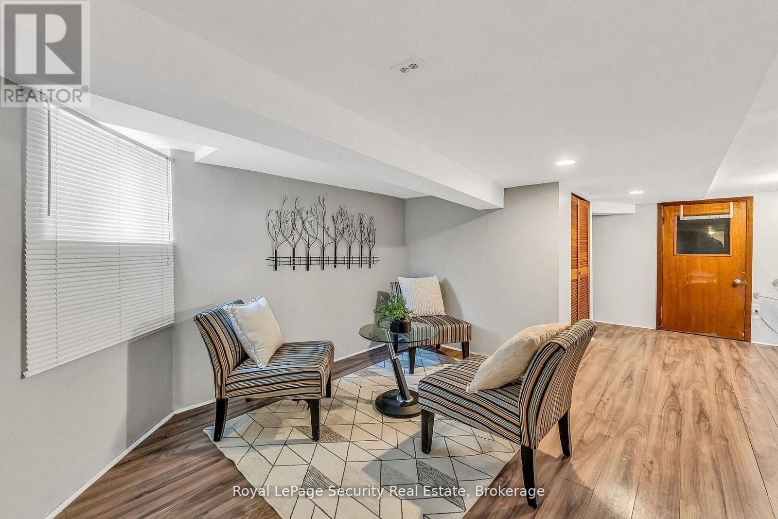 667 Ossington Avenue, Toronto, ON