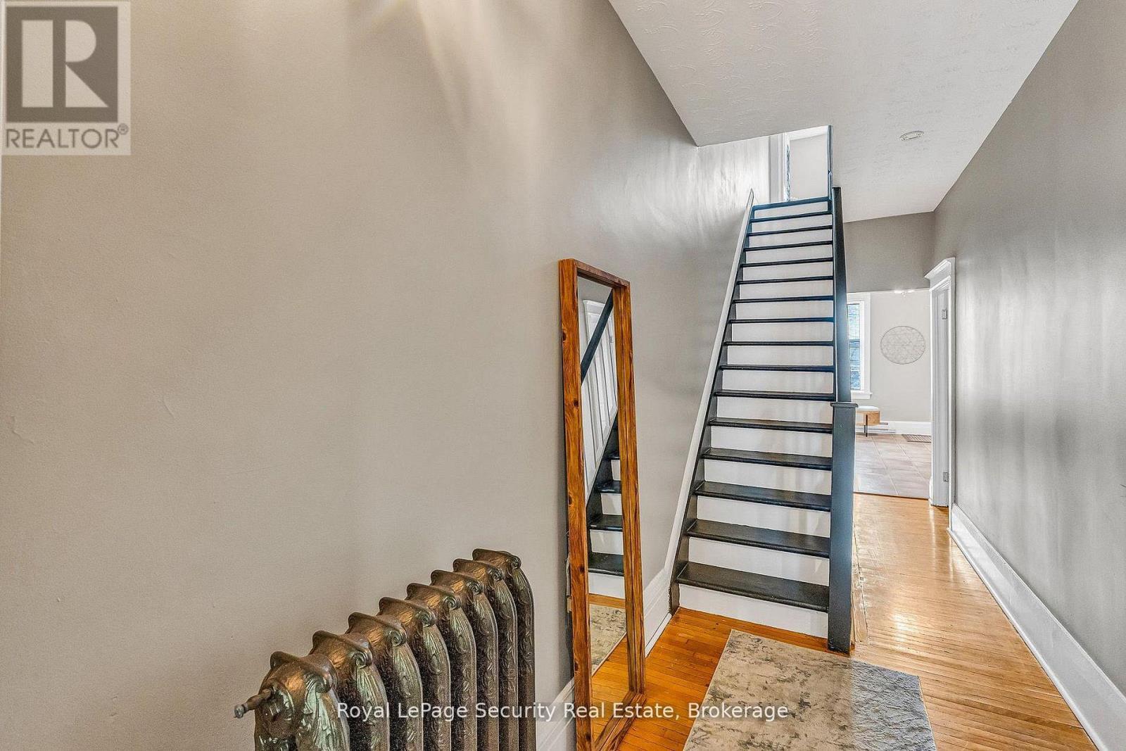 667 Ossington Avenue, Toronto, ON