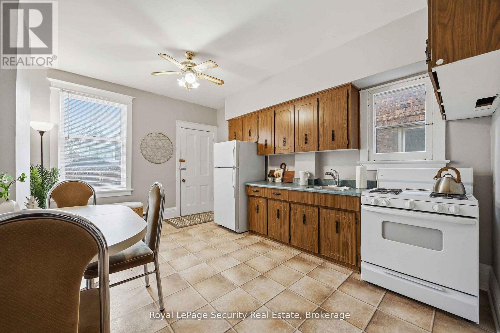 667 Ossington Avenue, Toronto, ON