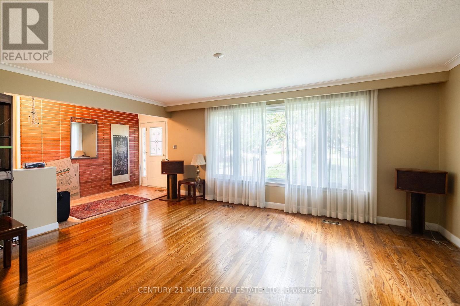 1242 Donlea Crescent, Oakville, ON