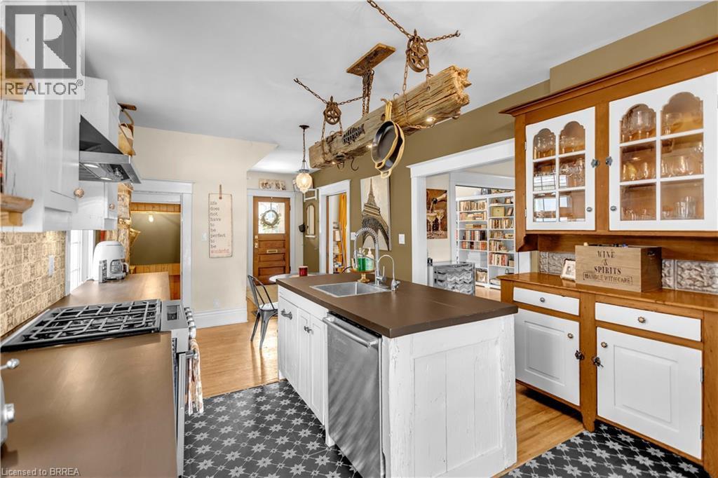 17 Alexander Avenue, Paris, ON