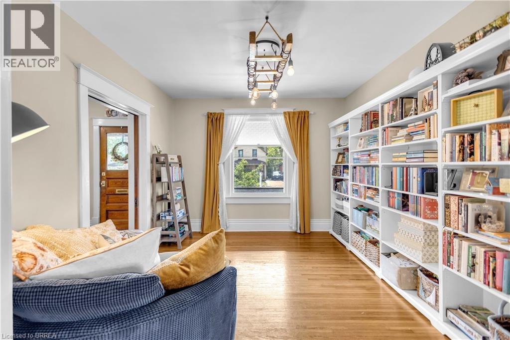 17 Alexander Avenue, Paris, ON