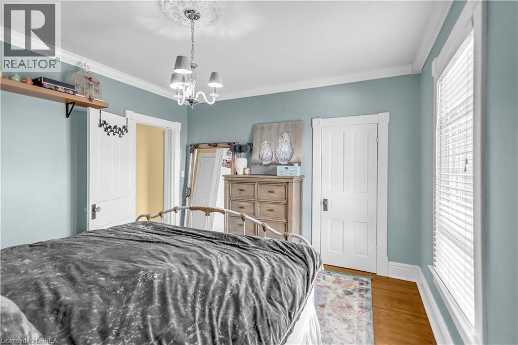 17 Alexander Avenue, Paris, ON
