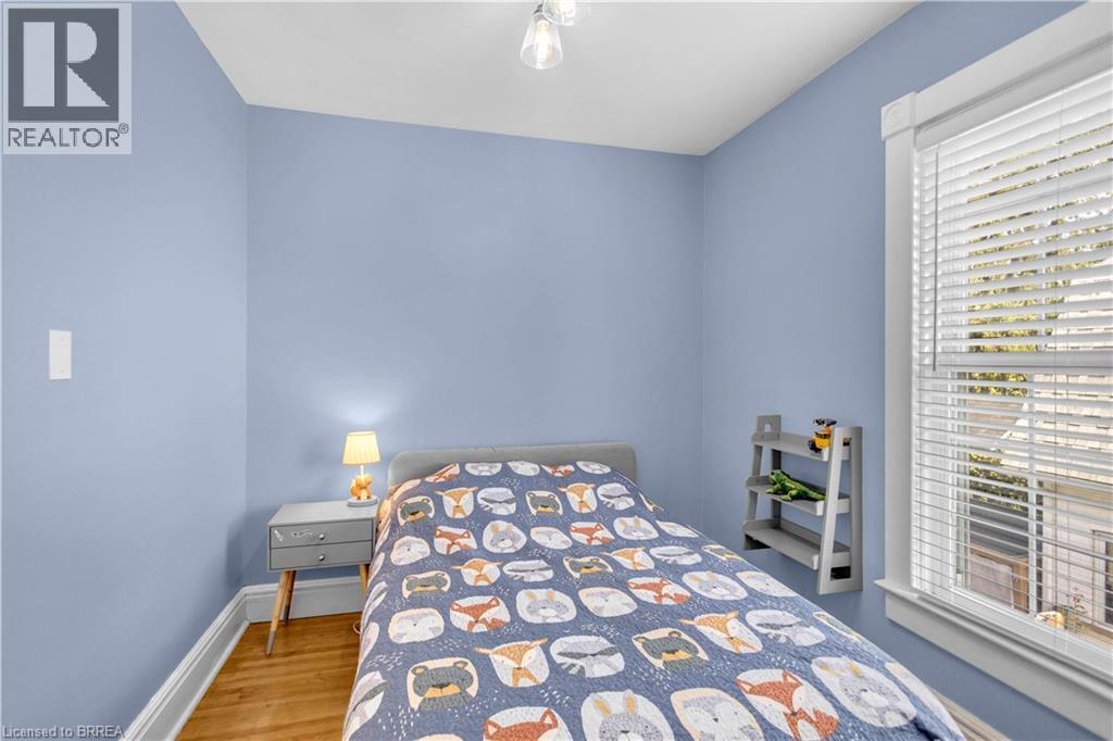 17 Alexander Avenue, Paris, ON