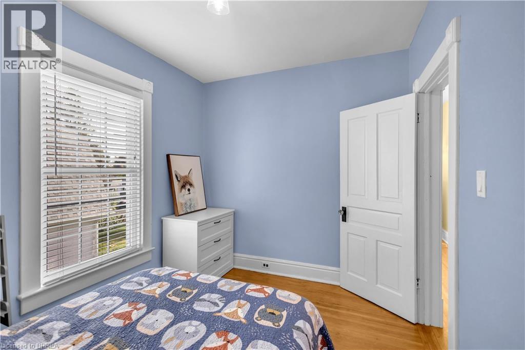 17 Alexander Avenue, Paris, ON
