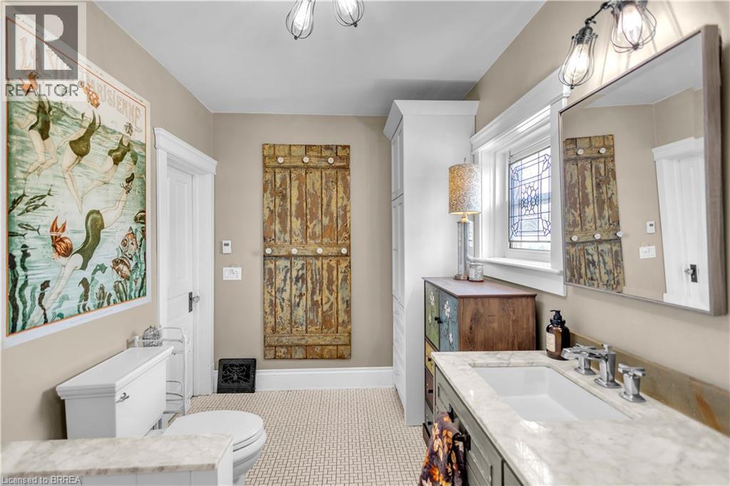 17 Alexander Avenue, Paris, ON