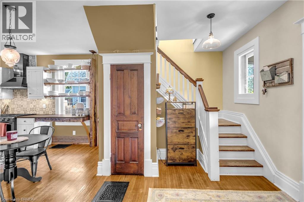 17 Alexander Avenue, Paris, ON