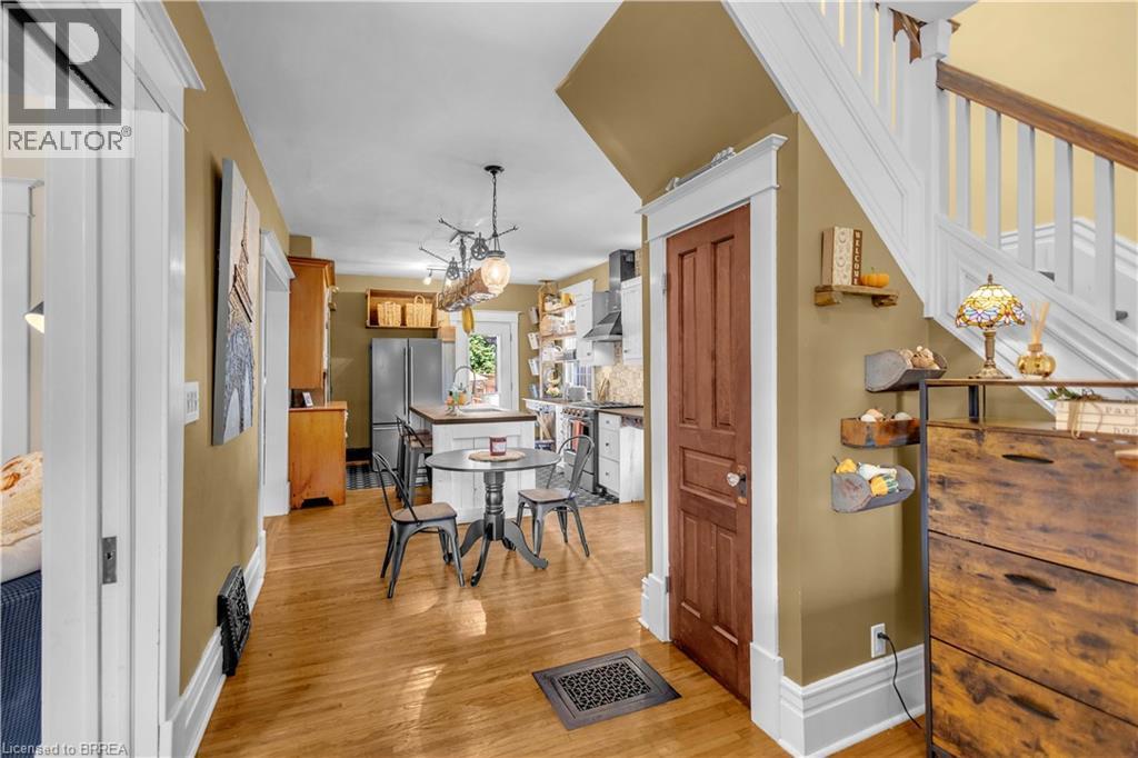 17 Alexander Avenue, Paris, ON