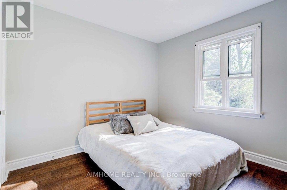 32 Lauralynn Crescent, Toronto, ON