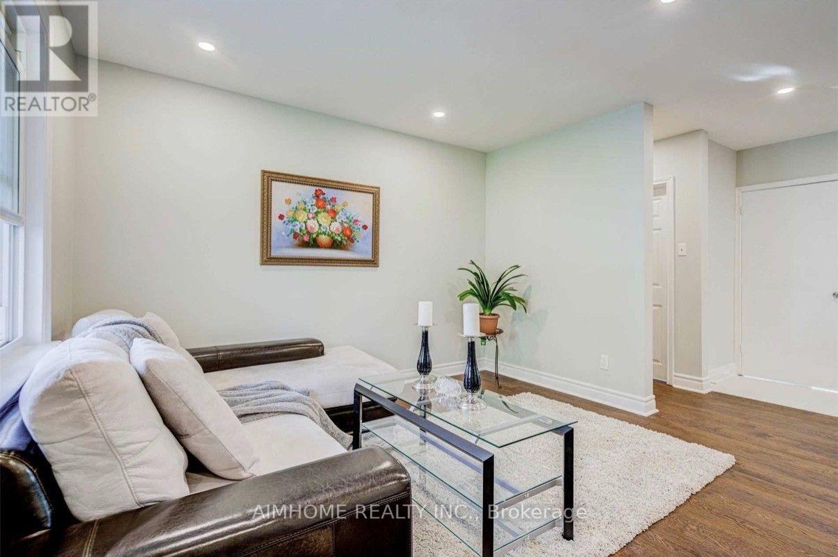 32 Lauralynn Crescent, Toronto, ON