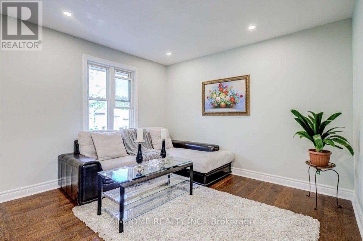 32 Lauralynn Crescent, Toronto, ON