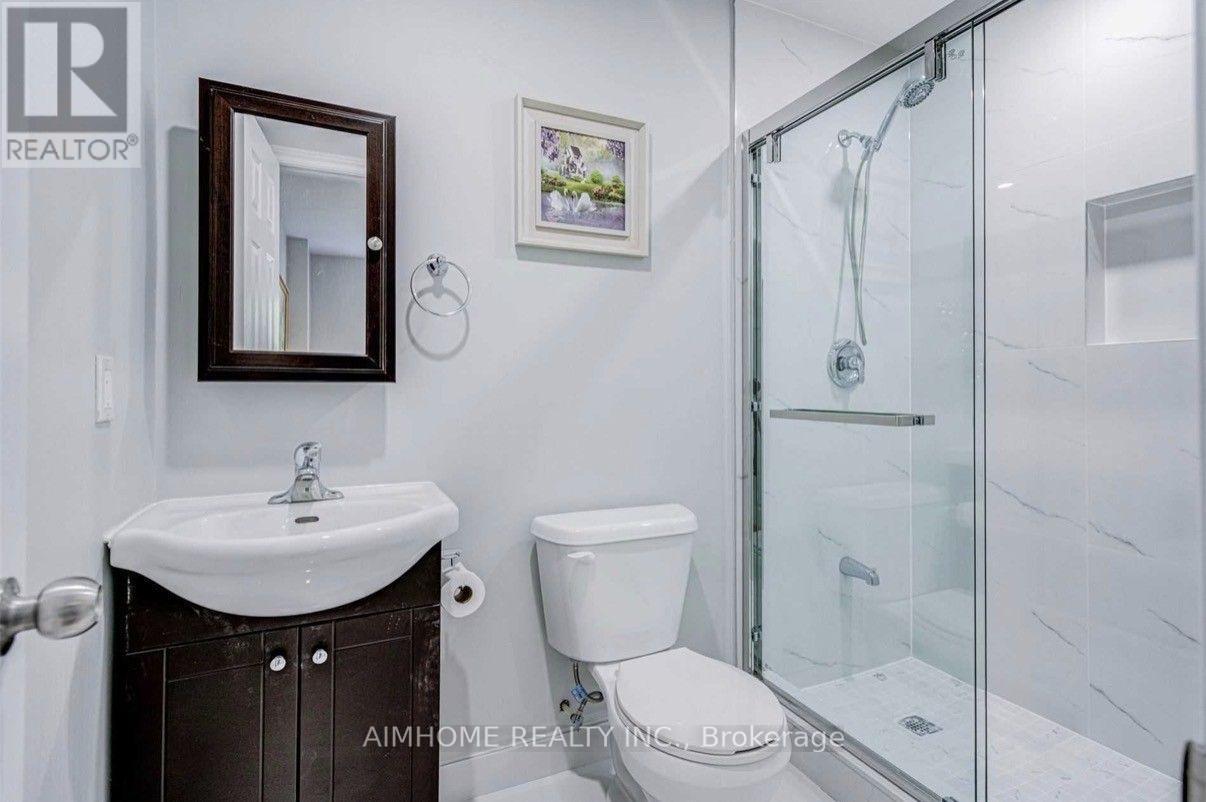 32 Lauralynn Crescent, Toronto, ON