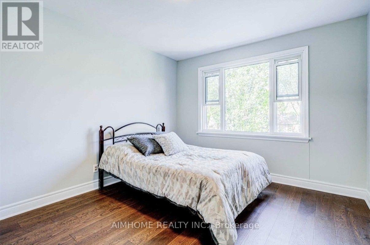 32 Lauralynn Crescent, Toronto, ON