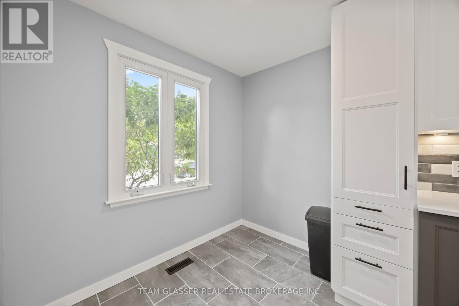 6 Heath Place, London South (South T), ON