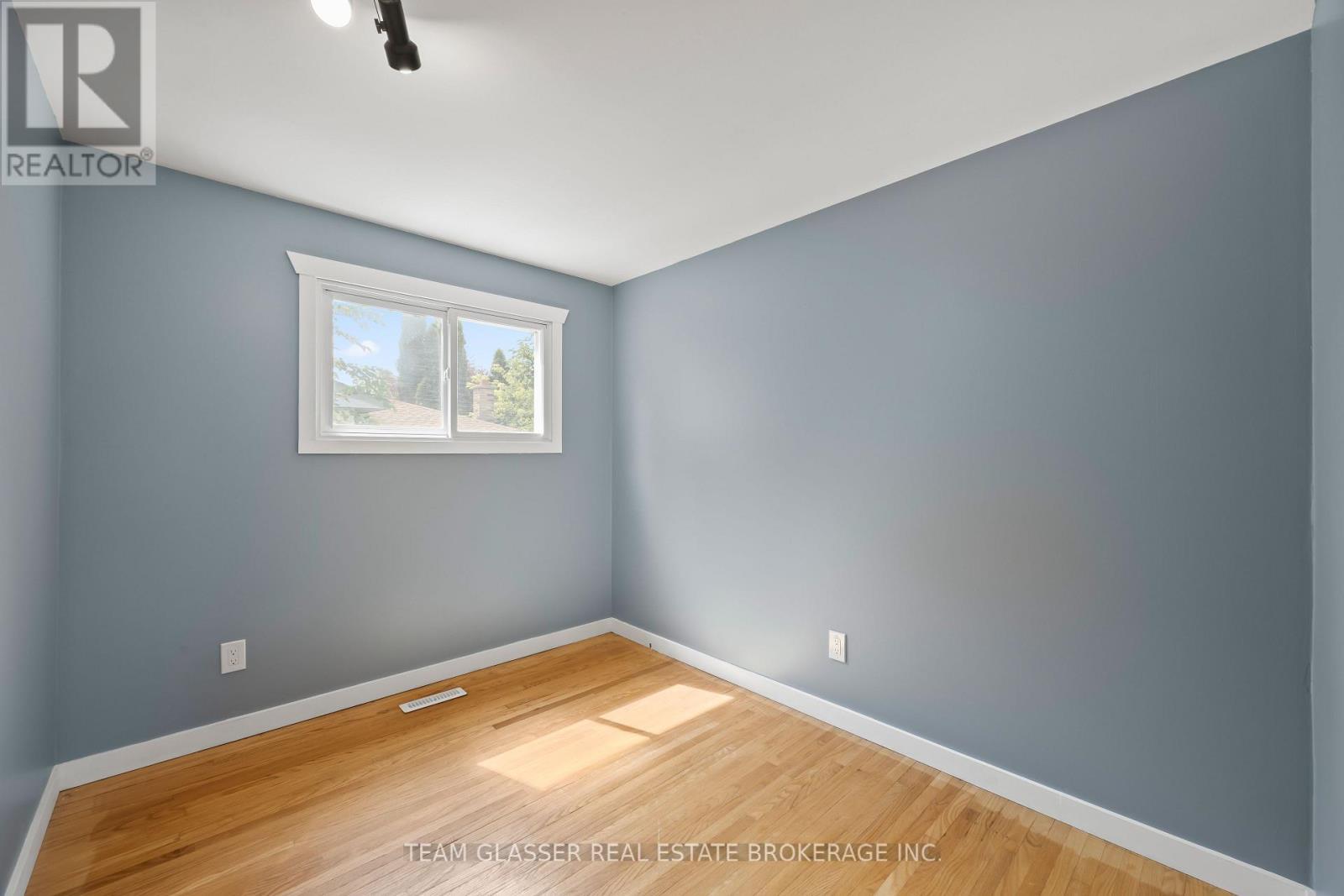 6 Heath Place, London South (South T), ON