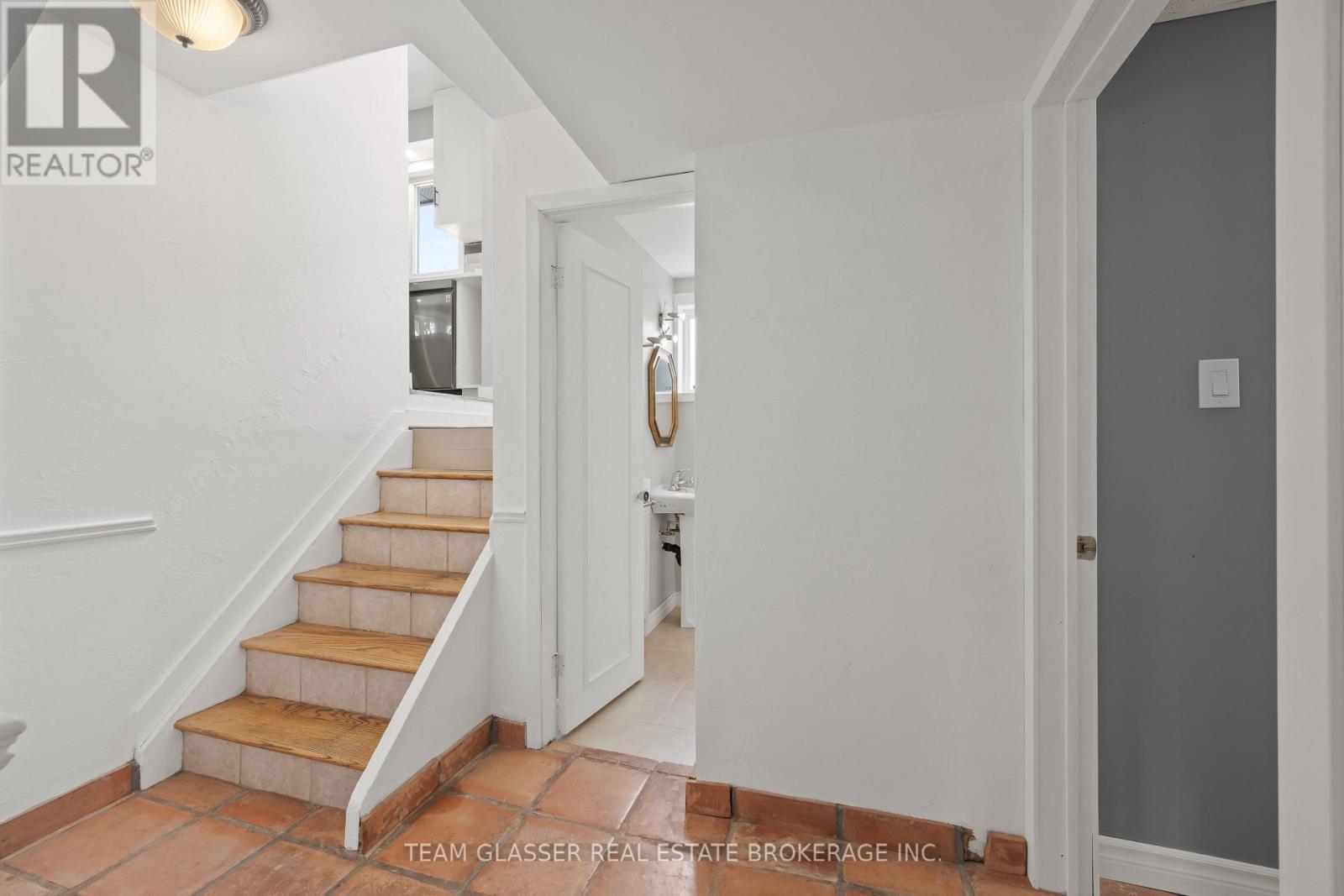 6 Heath Place, London South (South T), ON